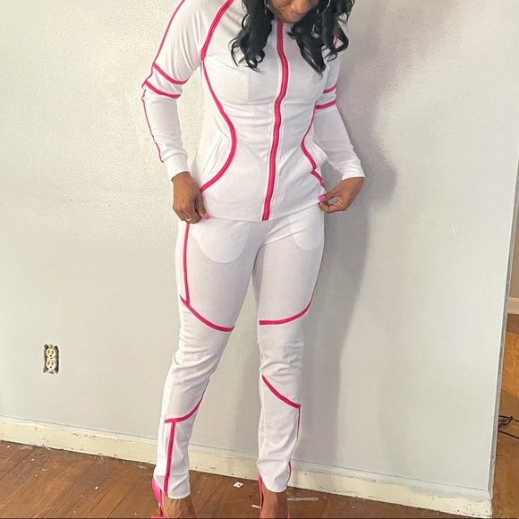 Tracksuits - Picture 4 of 6
